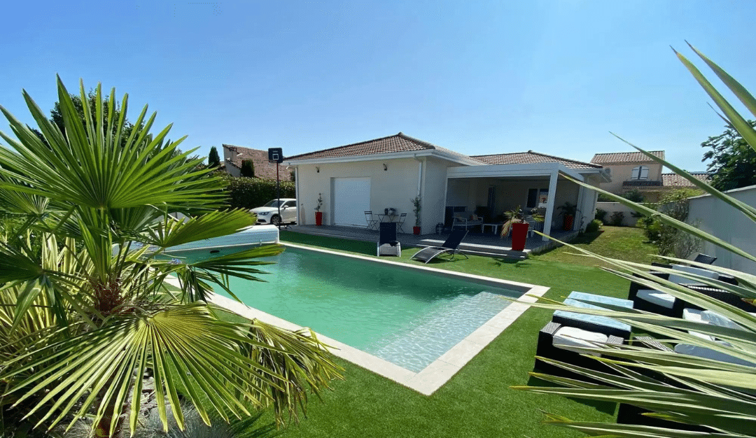 Extérieur avec piscine