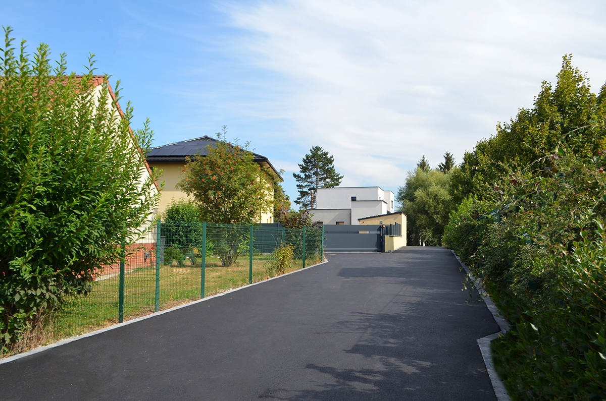 Allée de garage en enrobé noir