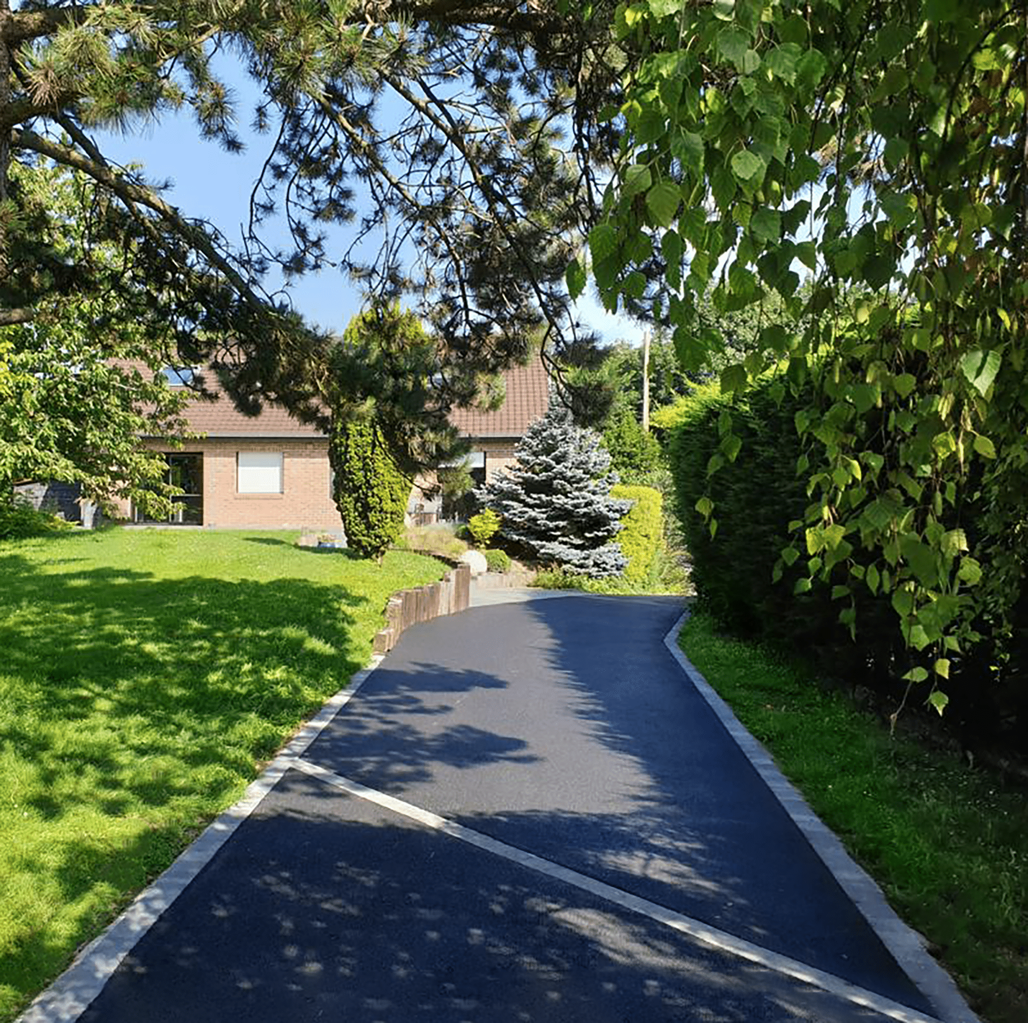allée de maison en enrobé noir à Sains-en-Gohelle